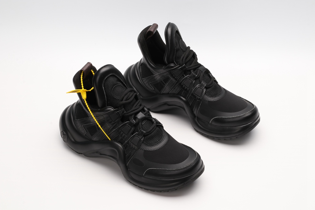 L*V SNEAKER